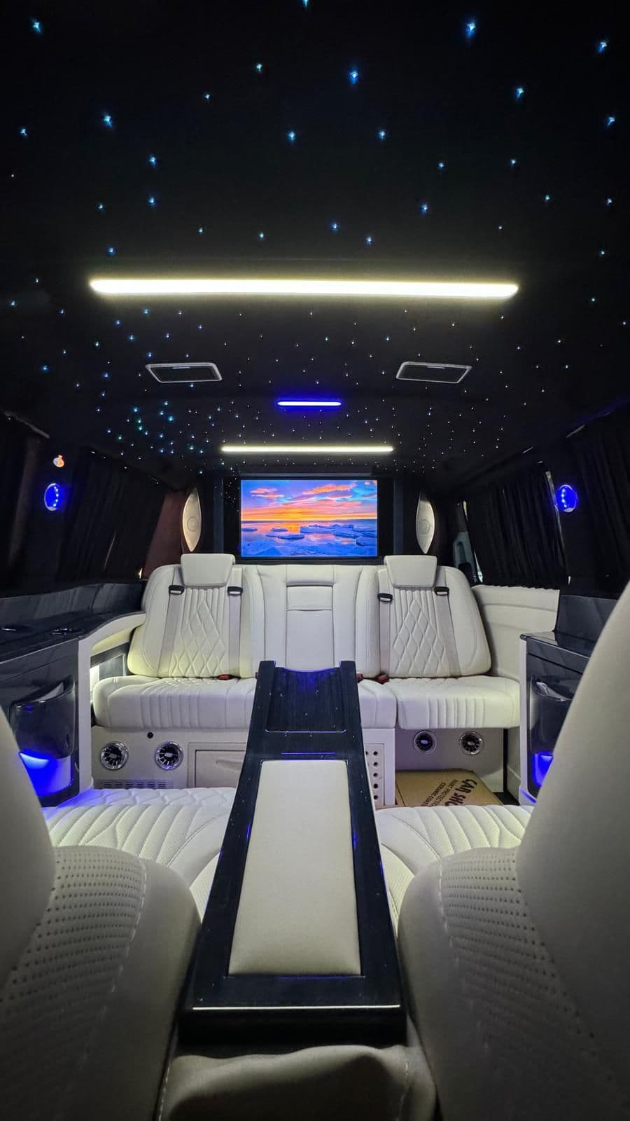 Dikmen VIP Kabin Yıldız Tavan ve Beyaz Deri Koltuklar